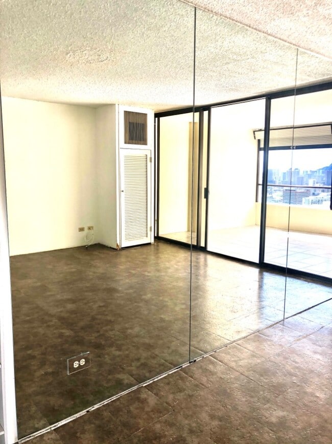 Building Photo - 1717 Mott-Smith Dr