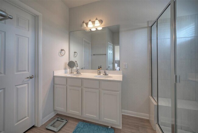 Building Photo - 913 Fortrose Ter