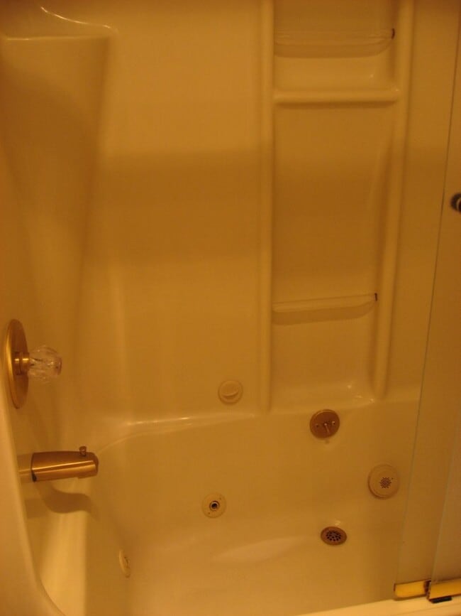 Building Photo - 824 SE Jensen St