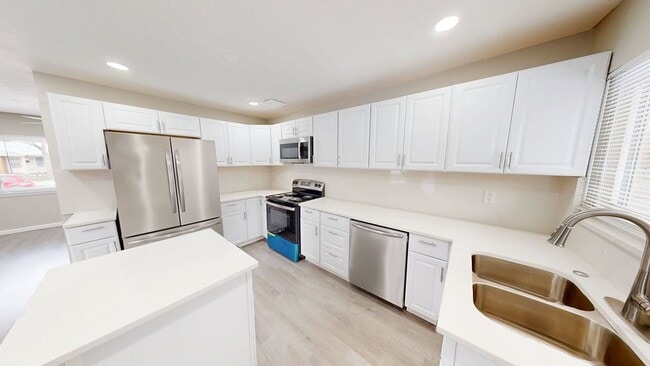 Building Photo - 769 Kettering Rd