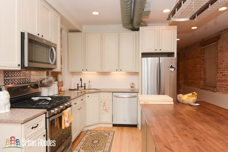 Building Photo - 1723 W Erie St