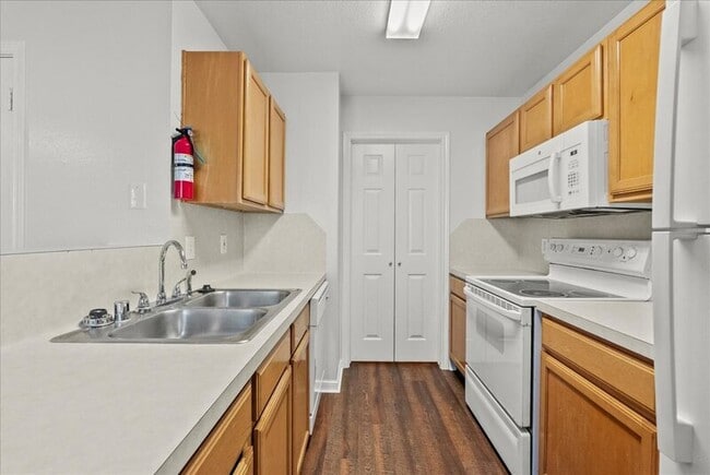 Building Photo - 2107 Roatan Calle