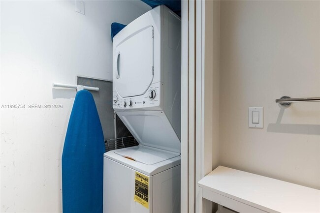 Building Photo - 820 Euclid Ave