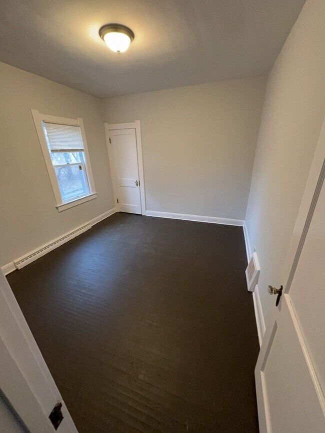 Building Photo - 960 W Delaware Ave