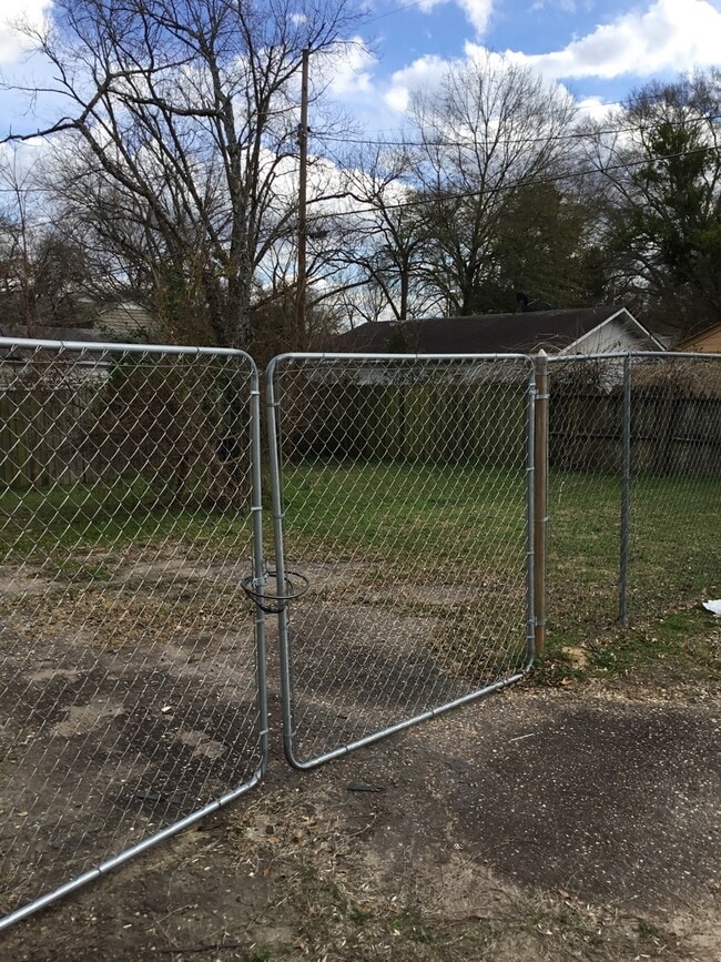 Building Photo - 2653 Malcolm-