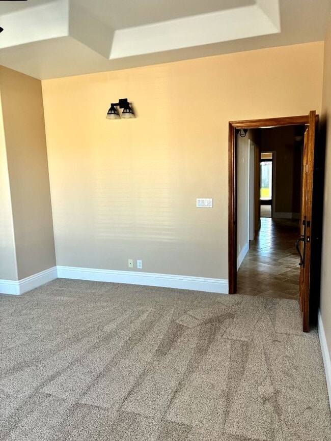 Building Photo - Coastal Living Awaits