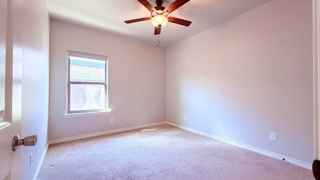 Building Photo - 1617 Twin Oaks Cir