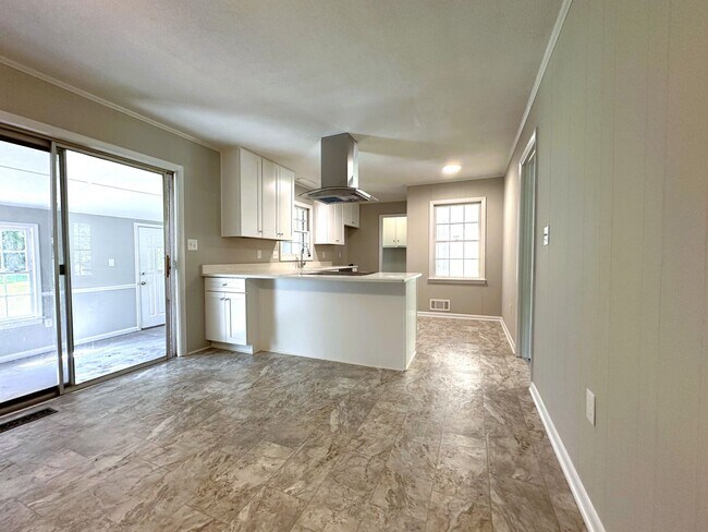 Building Photo - Pre-Leasing for August!