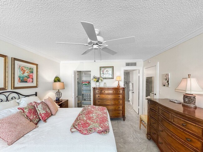 Building Photo - Luxurious Corner Unit with Stunning Floor-to-Ceiling Views!