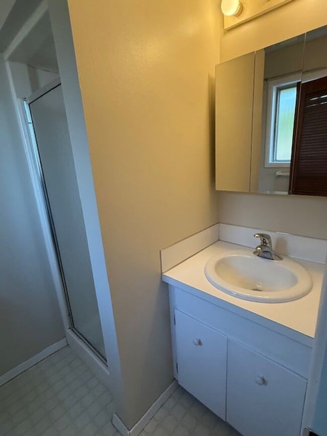 Building Photo - Amazing Freshly Updated Four Bedroom Two Bath Home In Amazing Lebanon Location!