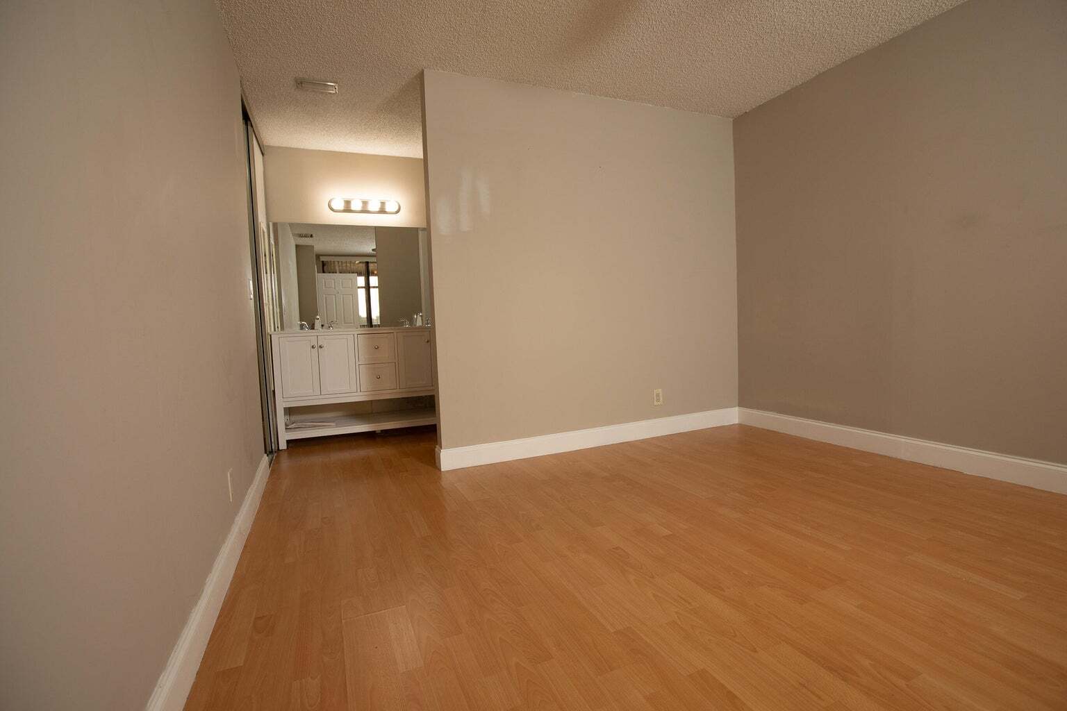 Building Photo - 2738 Carambola Cir S