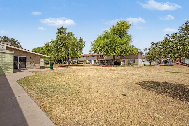 Building Photo - 4522 N 15th Ave