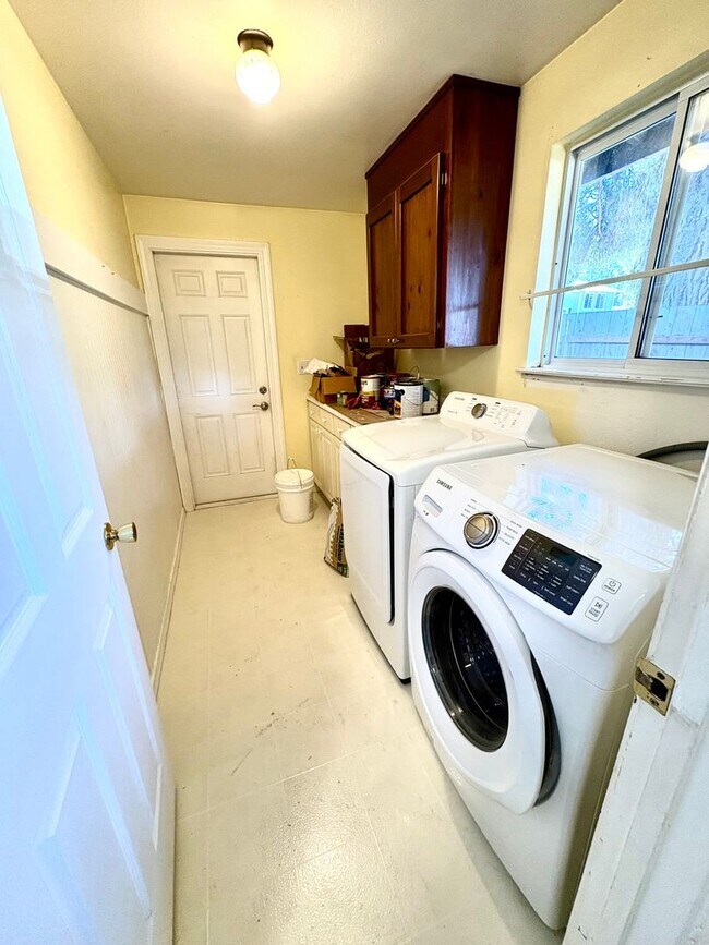 Building Photo - Cozy & Clean 3BR Home in North Tacoma