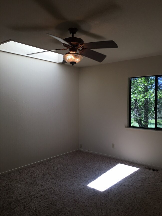 Building Photo - 12381 Sunset Ave