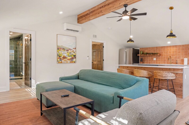 Building Photo - 625 Semaht St