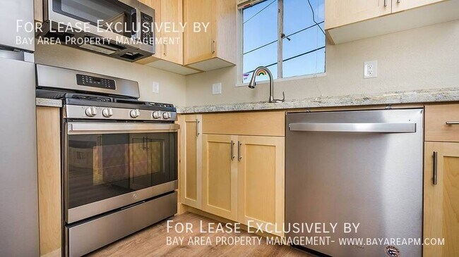 Building Photo - 286 Elm St