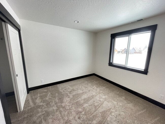 Building Photo - Brand New Hayden Townhome