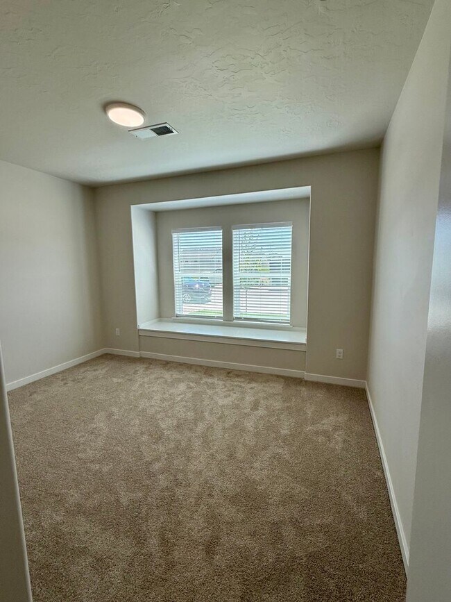 Building Photo - Welcome home! 4 bed 2 bath in Caldwell Idaho