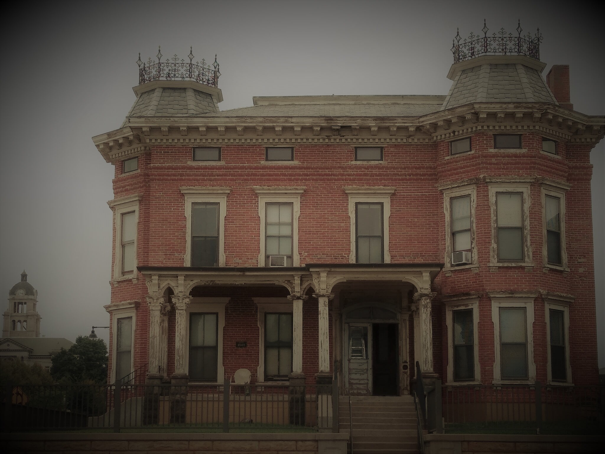 Exterior - 501 E Mississippi Dr