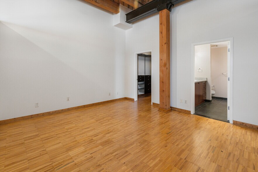 Building Photo - 200 River Place Dr
