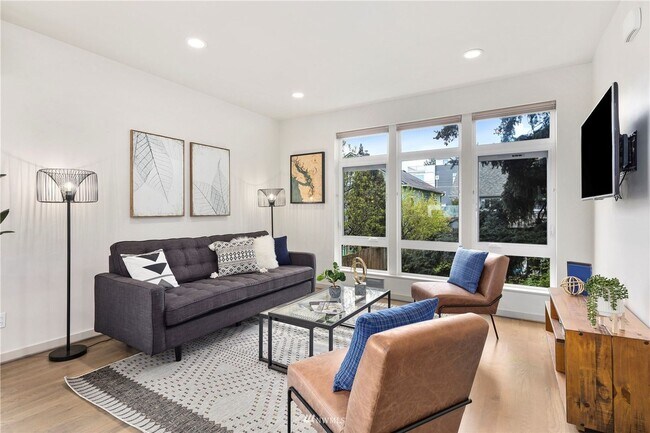 Building Photo - Contemporary 3 Bed 2.5 Bath Home with Rooftop Deck in Ballard