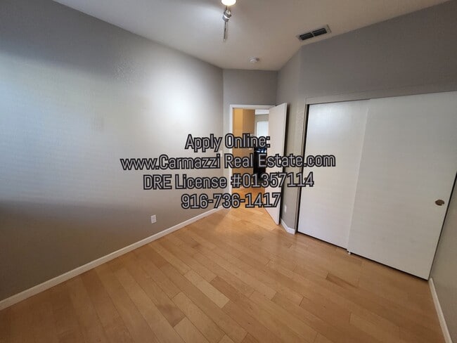 Building Photo - 9197 Irish Gold Way