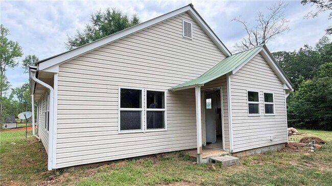 Building Photo - 3406 Holly Springs Rd