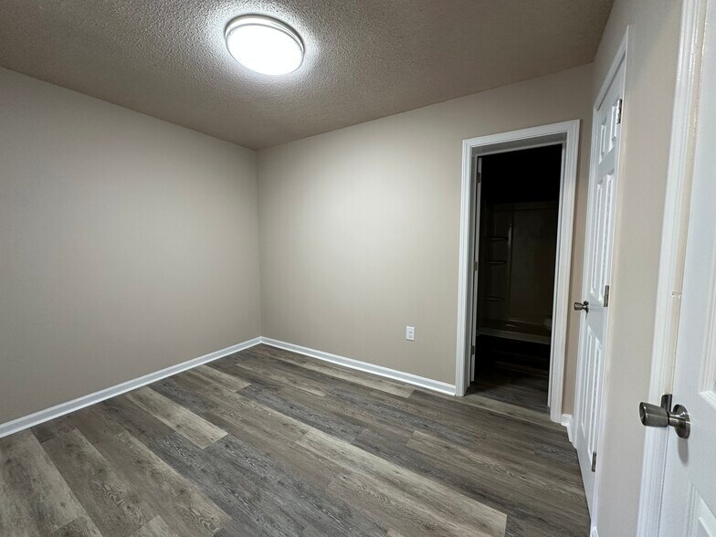 Building Photo - 303 Church St