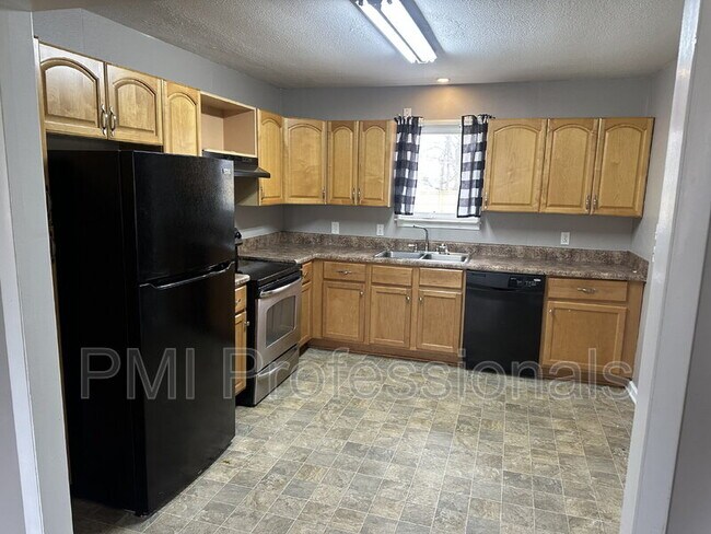 Building Photo - 2102 Cypress Dr