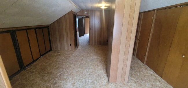 Building Photo - Duluth, MN - 6 bed - 3 bath - Single Famil...