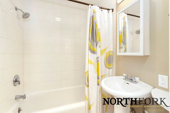 Building Photo - Cute North End Bungalow
