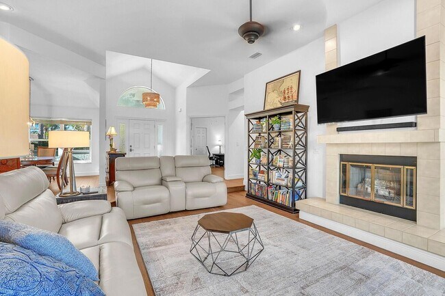 Building Photo - 8951 SE Marina Bay Dr