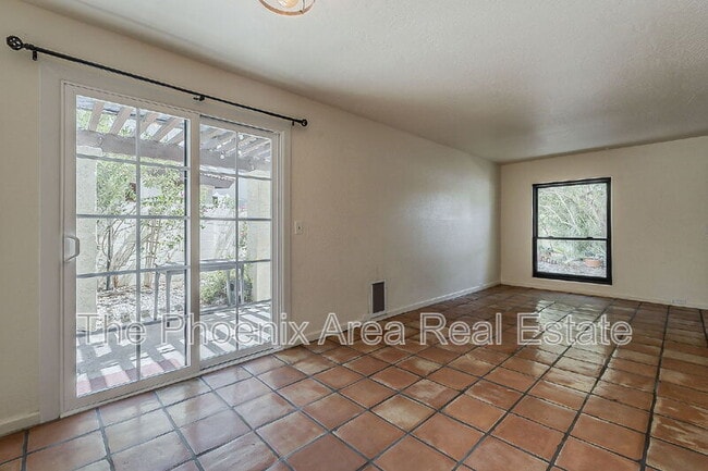 Building Photo - 8638 S 51st St