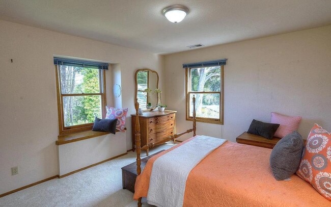 Building Photo - 1004 Acacia St