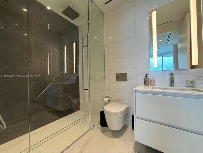Building Photo - 300 Biscayne Blvd Way