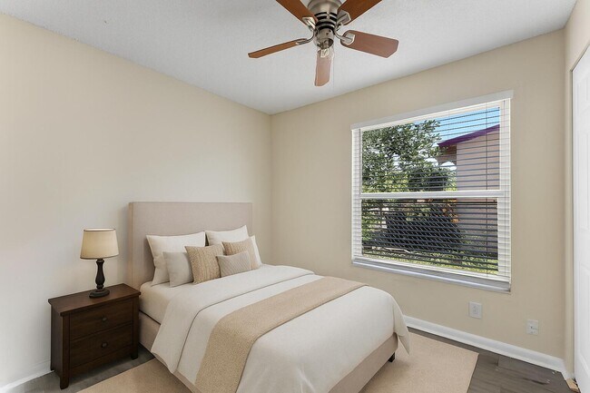 Building Photo - 1340 W 35th St