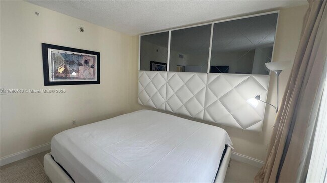Building Photo - 17375 Collins Ave