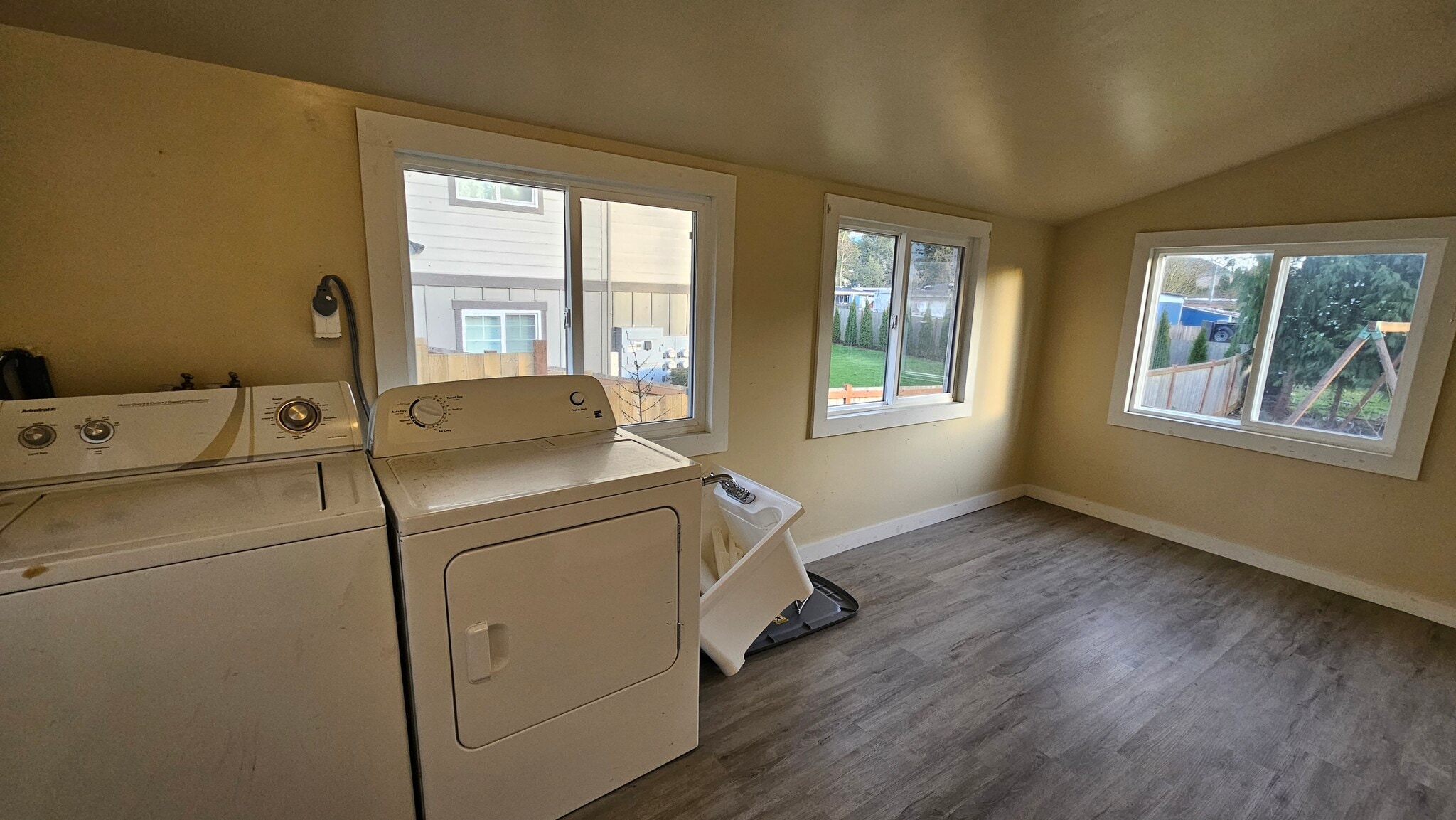 Building Photo - 1105 Curtis St