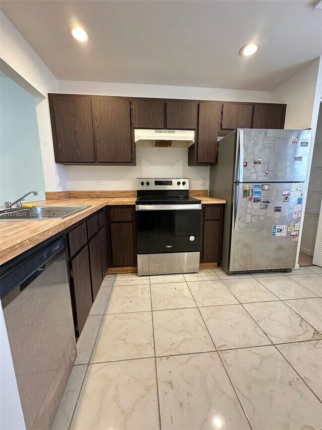 Building Photo - 861 NE 209th Terrace