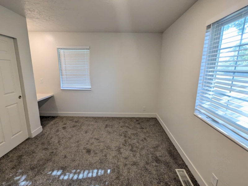 Building Photo - 1760 N 400 E