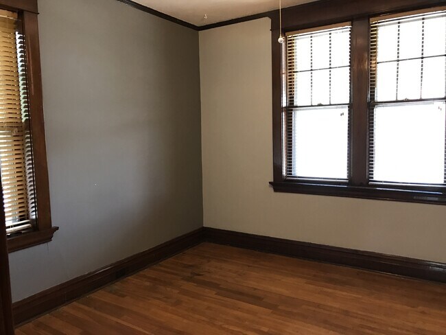 Building Photo - lovely renovated home