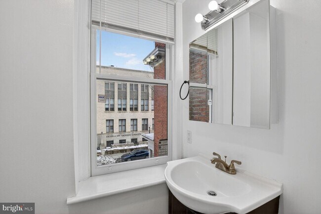 Building Photo - 1648 Park Rd NW