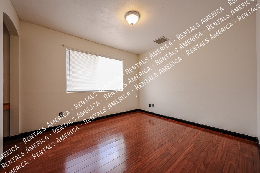 Building Photo - 1117 W Auburn Dr