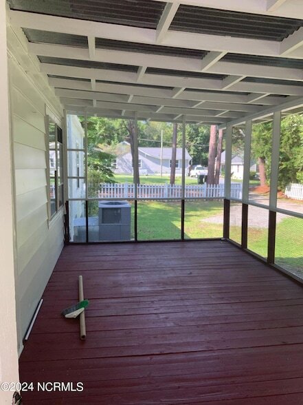 Building Photo - 1101 N Poplar St