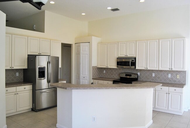 Building Photo - 2926 E Fontana Ct