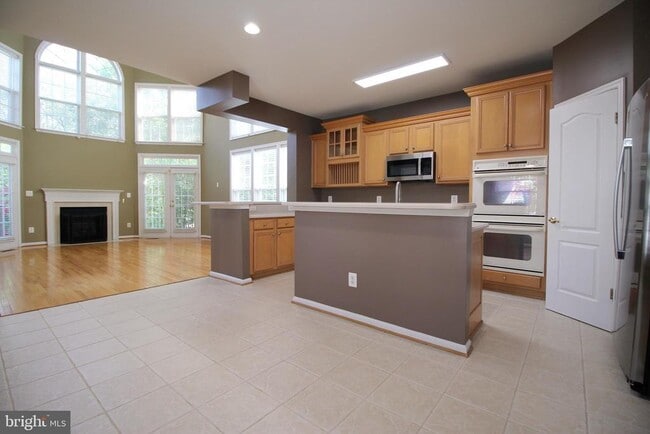 Building Photo - 40424 Milford Dr