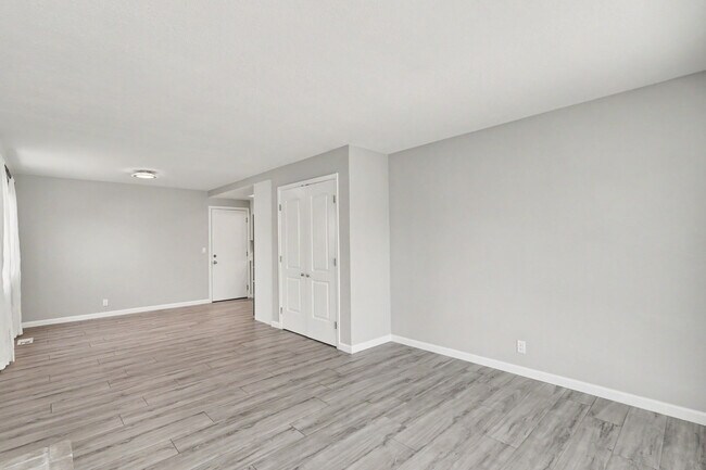 Building Photo - 3143 Shriver Dr