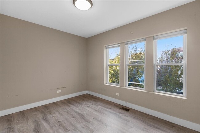 Building Photo - 5731 N Washtenaw Ave