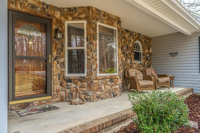 Building Photo - 104 Primrose Cir