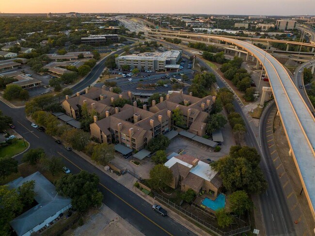 Building Photo - 8888 Tallwood Dr